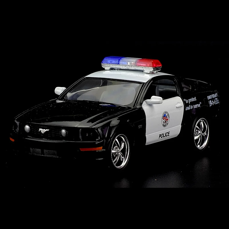 Kinsmart 1:38 2006 Ford Mustang GT Police Toy Car Alloy Diecast Car Model Toy With Pull Back For Children Gifts Toy Collection Kinsmart 1:38 2006 Ford Mustang GT Police Toy Car Alloy Diecast Car Model Toy With Pull Back For Children Gifts Toy Collection