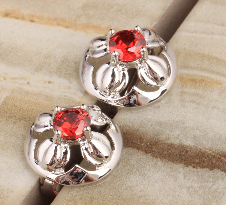 

Reduction In Price Shape Red Garnet 925 Sterling Silver Clip Huggie Hoop Earring S5086