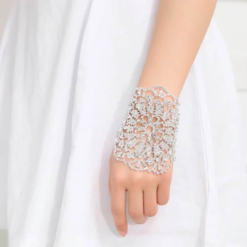 

New Arrival 2018 Luxury Bridal Gloves Fingerless Crystal Beaded Wedding Gloves Bridal Accessory For Bride Wedding Bracelets