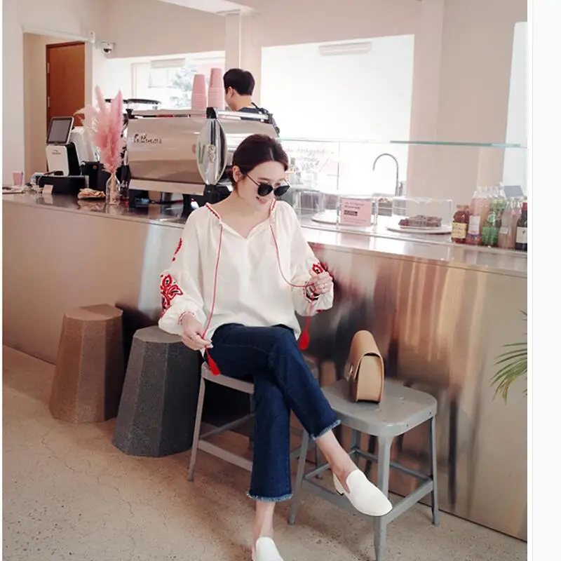 Cheshanf Ethnic Embroidery Floral Blouse Ladies Long Sleeve Women Shirts Female 2017 Vintage Tassel Lace Up Collar Blusa Mujer Cheshanf Ethnic Embroidery Floral Blouse Ladies Long Sleeve Women Shirts Female 2017 Vintage Tassel Lace Up Collar Blusa Mujer