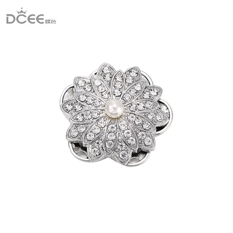 

DCEE Vintage Delicate Full Rhinestone Brooch with simulated pearl magnetic Corsage Personality Corsage Pin magnet Buckle Female