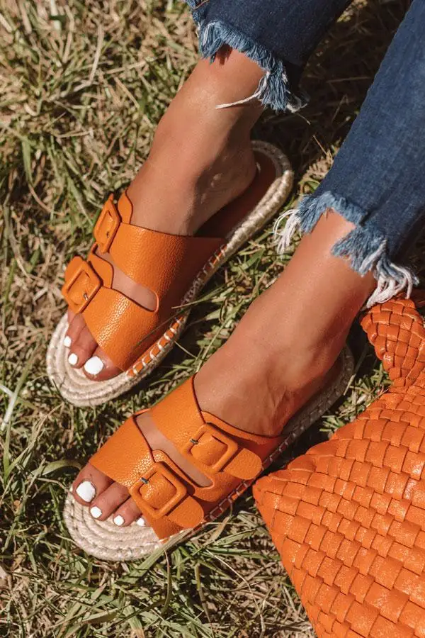 1903089889000-2019032714503700-5ddedb5dthe-mara-sandal-in-persimmon_1024x1024