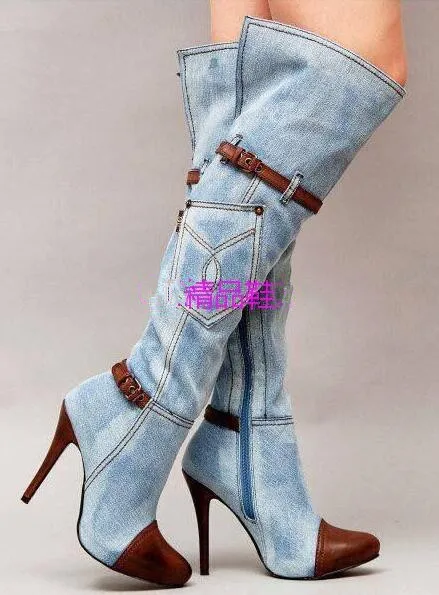 Г. Весенние джинсовые ботинки контрастного цвета светло-голубые женские сапоги до колена на шпильках с боковой молнией, ремешком и пряжкой, большие размеры 35-43