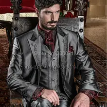 Изготовленный На Заказ Серый Атлас мужские свадебные костюмы для выпускного бала в стиле барокко 3 шт. вышивка жениха смокинги Блейзер masculino(куртка+ брюки+ жилет