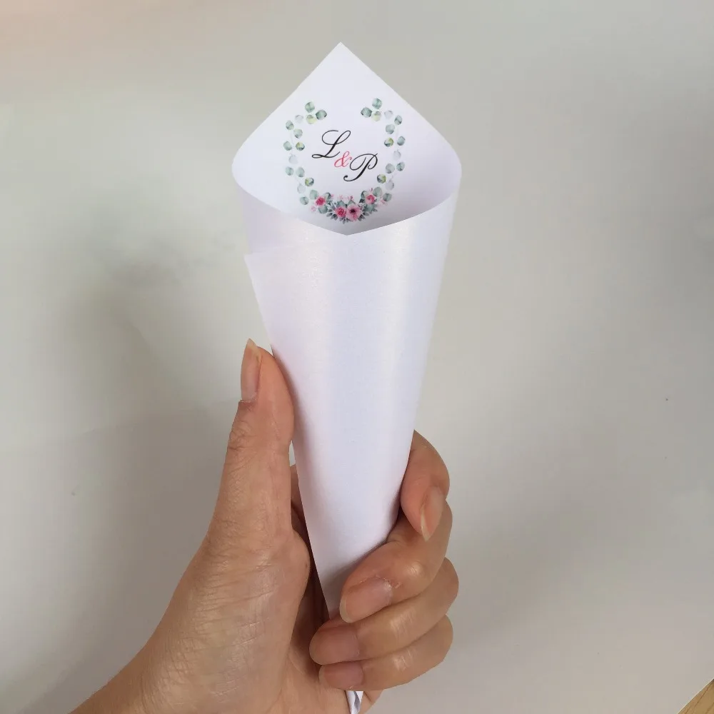 CONFETTI CONES  PEARLY IVORY X 20 DOUBLE HEARTS 