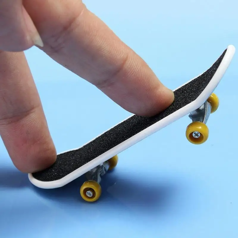 2Pcs Kids Children Fingerboard Toy Truck Mini Finger Skateboard Toy Boy