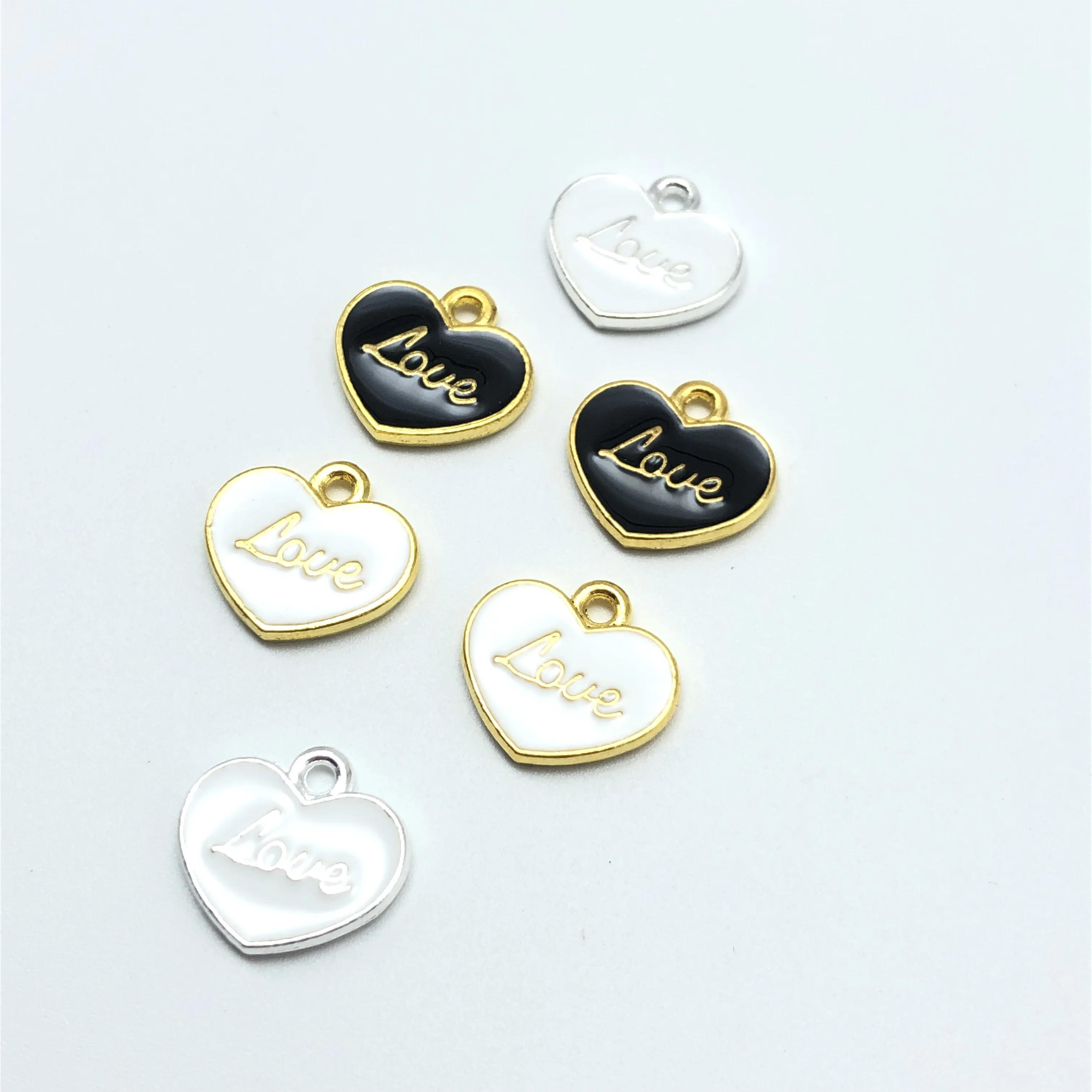 

10pcs drop oil black and white heart pendant diy accessories hand-made bracelet necklace color blend featured fashion connector
