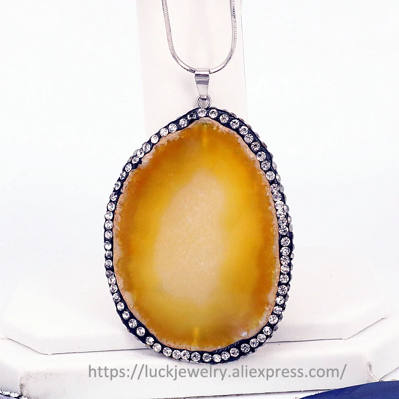 

1 PC Luck Jewel Natural Crystal Irregular Necklace Premium Gem Carved Aura Yellow Love Stone Jewelry Trend Classic Dainty Gifts