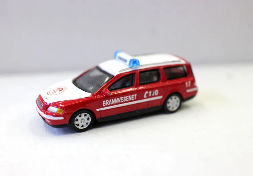 1/72 сплав модель VOLVO V70 2000 Модель автомобиля Модель игрушки