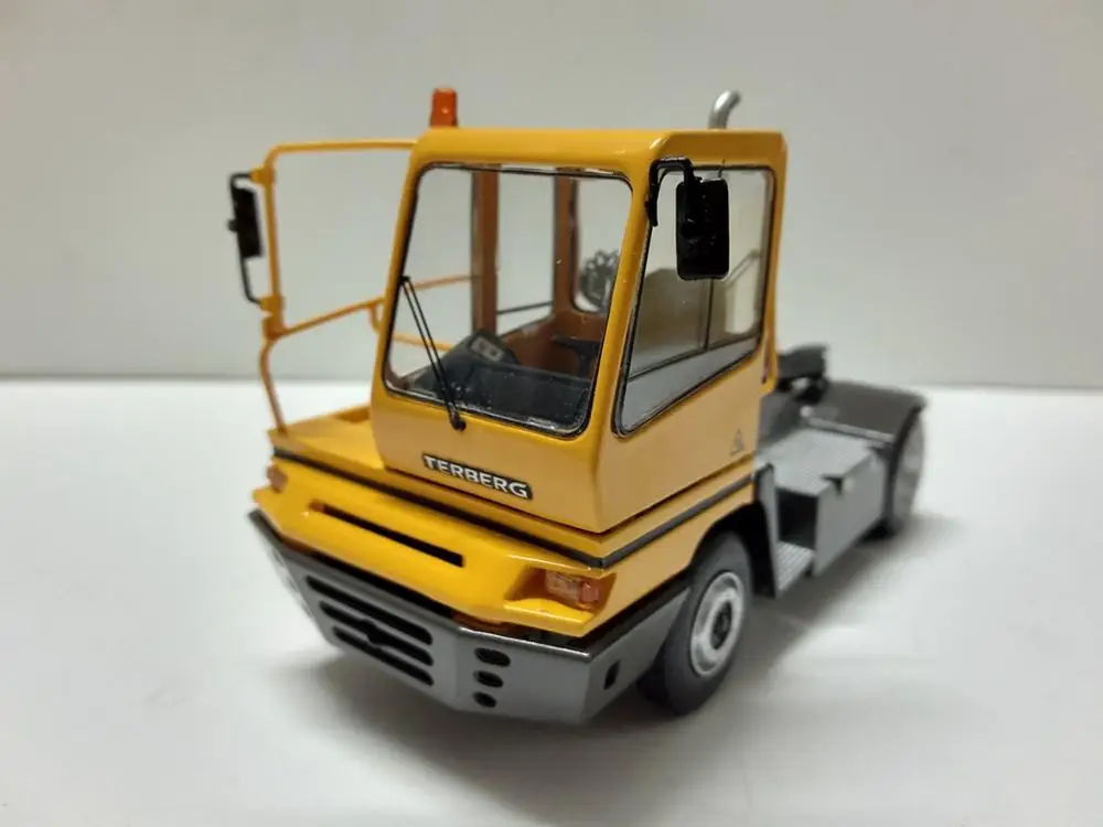 

1/50 TERBERG SPECIAL VEHICLES Terminal Truck YT182 Yellow Diecast model Toy