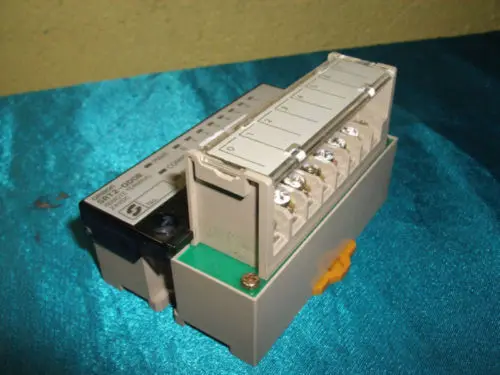 

DHL/EMS 5 LOTS OM-RON SRT2-OD08 SRT2OD08 Remote Terminal 24VDC -A1