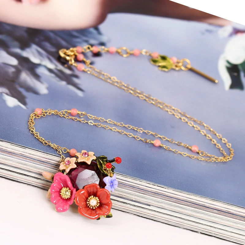 

Winter Garden Series Enamel Enamel Color Flower Crystal Plating Gold Necklace Clavicle Chain Woman Fashion Jewelry