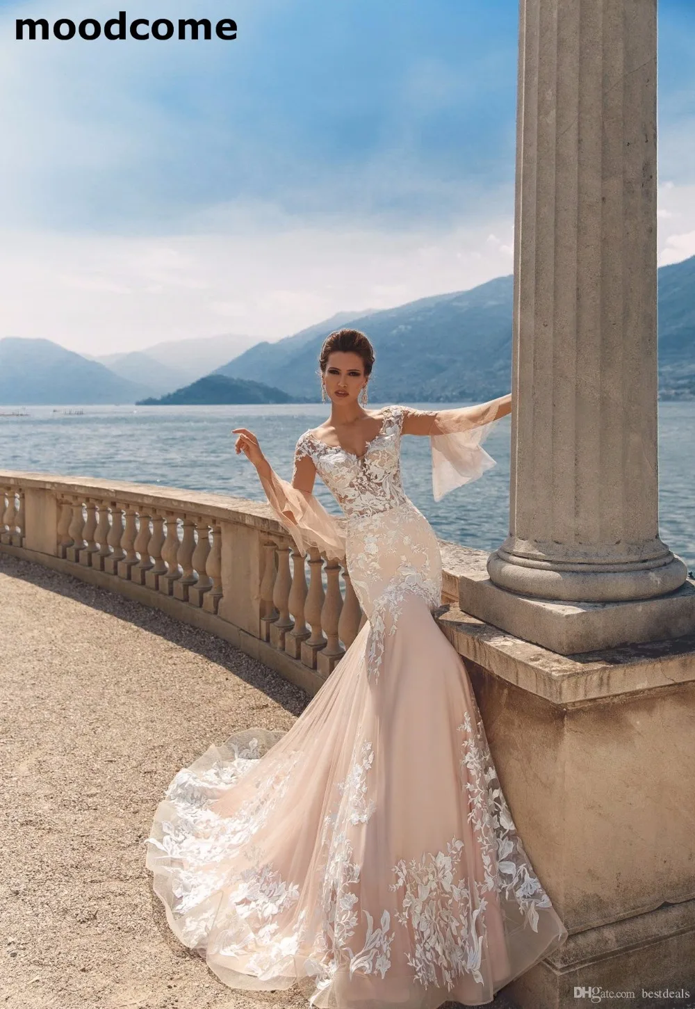 2018 Champagne Mermaid Wedding Dresses with White Lace