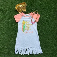 2016 nouveau livraison gratuite d’été nouveau bébé filles boutique sans manches blanc plume glands robe avec collier assorti et heaband