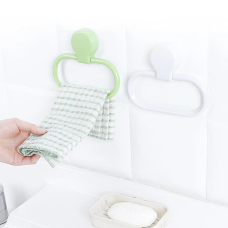 A towel ring with a strong plastic attachment is used to wipe the towel