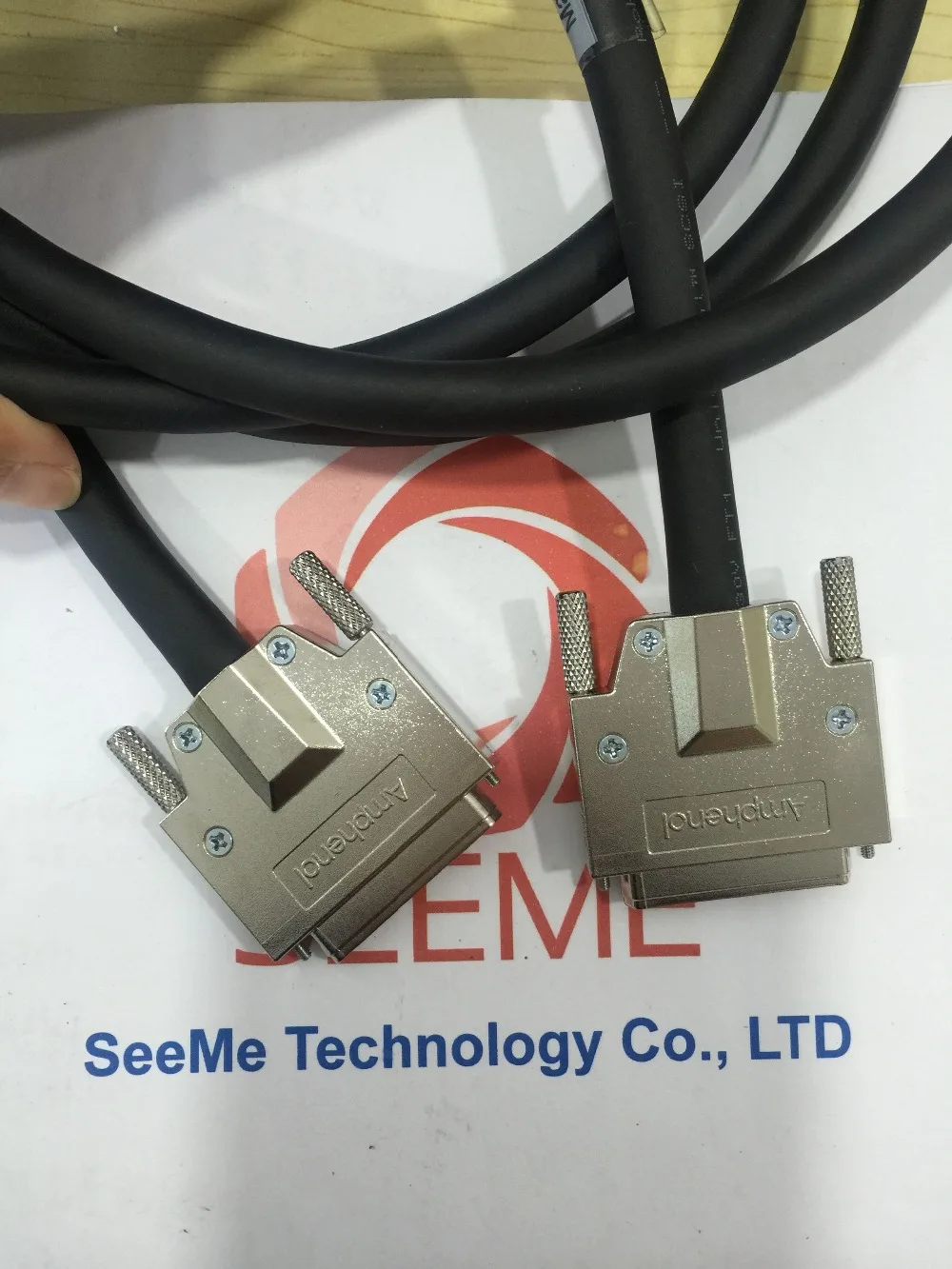 

VHDCI to VHDCI male 68 pins 530-3630-01 AMPHENOL SCSI Cable VHDCI 68-VHDCI 68 1.8 meters contact for 3 to 10 meters