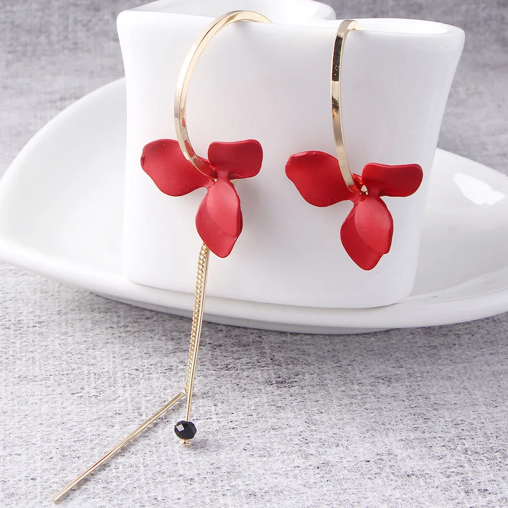 04 2018 Fashion Hoop Earrings For Women Bijoux Elegant Asymmetry Pendientes Big White Flower Petal Alloy Circle Round Earrings CS18