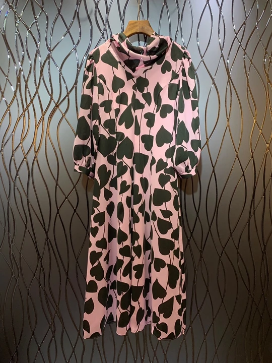 

Long-sleeved Printed Dress 718 with irregular neckline and peach heart pattern in early autumn of 2019