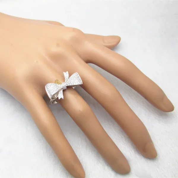 

VERY NICE Solid 14K White Gold Natural Diamond Bow Ring