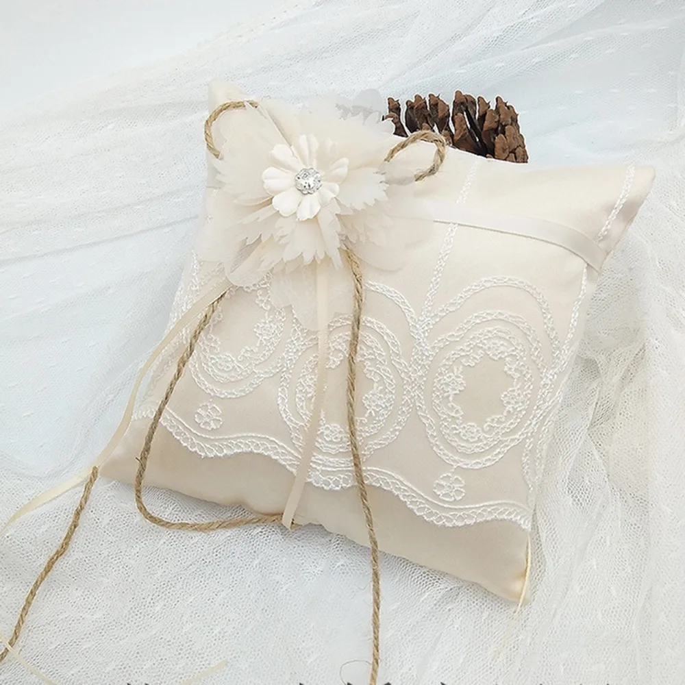 

15x15cm Lace Flower Wedding Ring Holder Pillow Rhinestones Decorated Bridal Ring Bearer Cushion Ribbon Bowknot Party Decoration