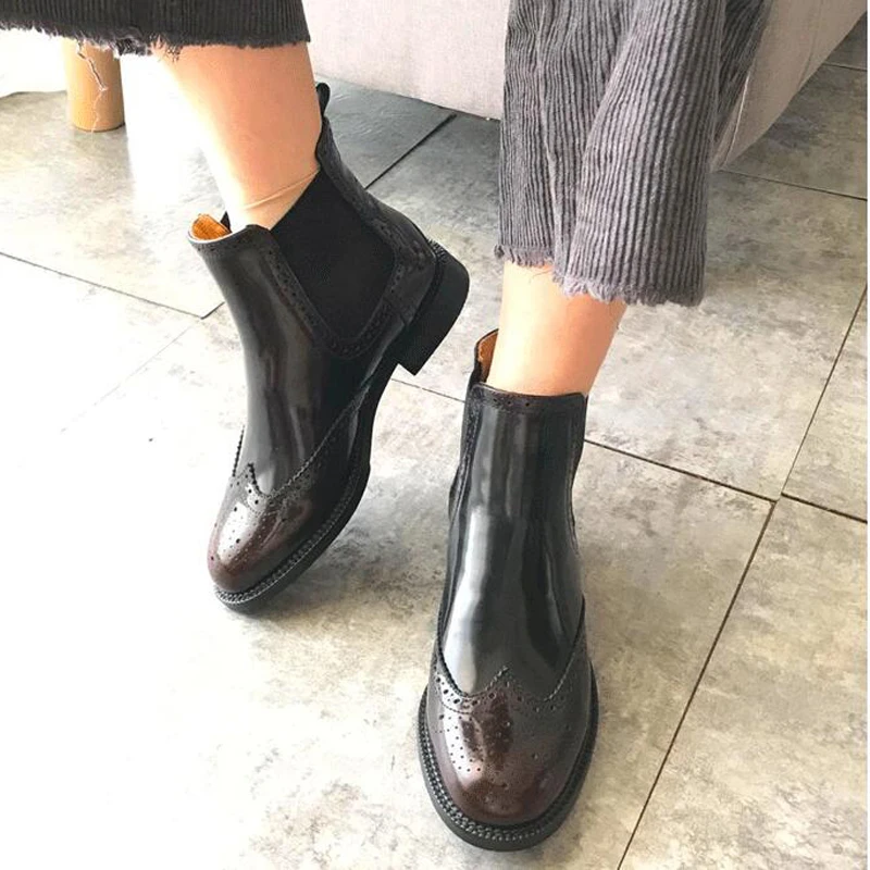 

Autumn/Winter women's booties 2018 new Chelsea shoes carved round head and bare boots fashion Martin boots women's boots leather