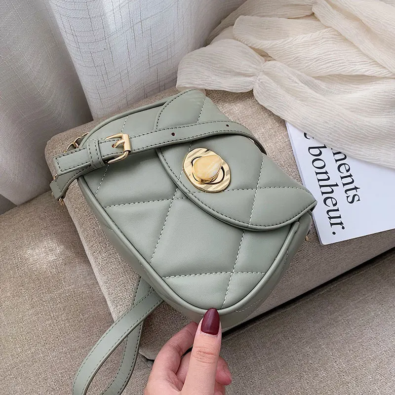 

Girl 2019 New Korean version Ling Chain Small Square Bag Fashion Baituan Inclined Embroidery Line Single Shoulder Bag