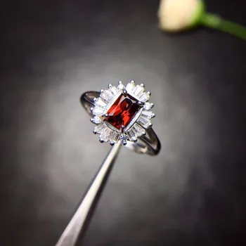 

Uloveido Natural Garnet Ring, 925 Sterling Silver, 4*6mm Certified Oval Shape Red Gemstone Wedding Jewelry for Women FJ212