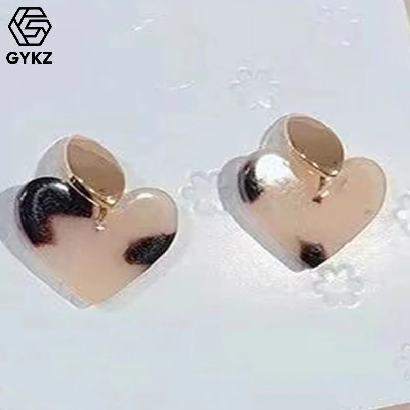 

GYKZ Women Leopard Stud Earrings Acrylic Shell Heartstud Earrings Create A Sweet Female Temperament Personality Earrings Jewelry