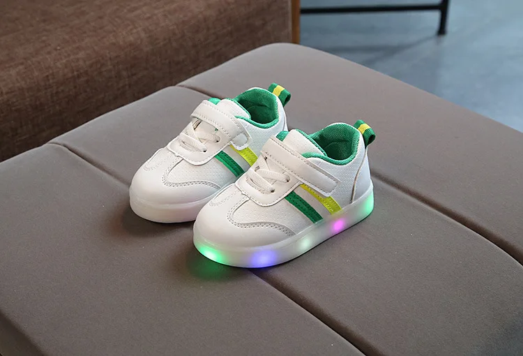 New Children Luminous Shoes Boys Girls Stripe Sport Running Shoes Baby Lights Fashion Sneakers Toddler Kids LED Sneakers