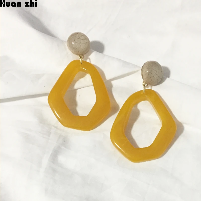

HUANZHI Exaggerated Bright Yellow Geometric Irregular Polygon Big Acrylic Resin Long Drop Earrings for Women Girl Party Jewelry