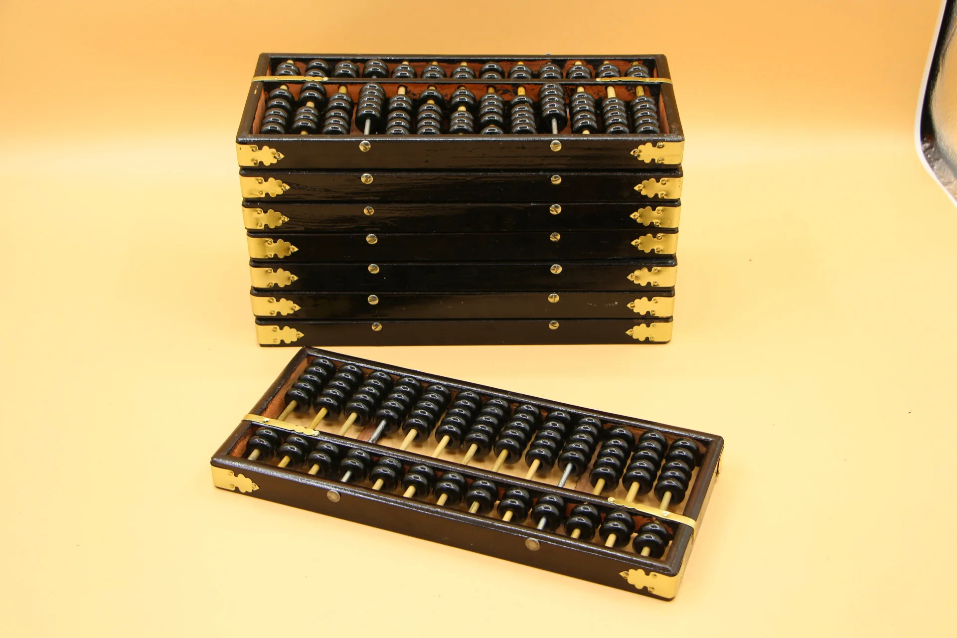 

Vintage Traditional Chinese Abacus Wooden Abacus Mathematics Counting Tool for Children Chinese Soroban Tool Kids Math Learning