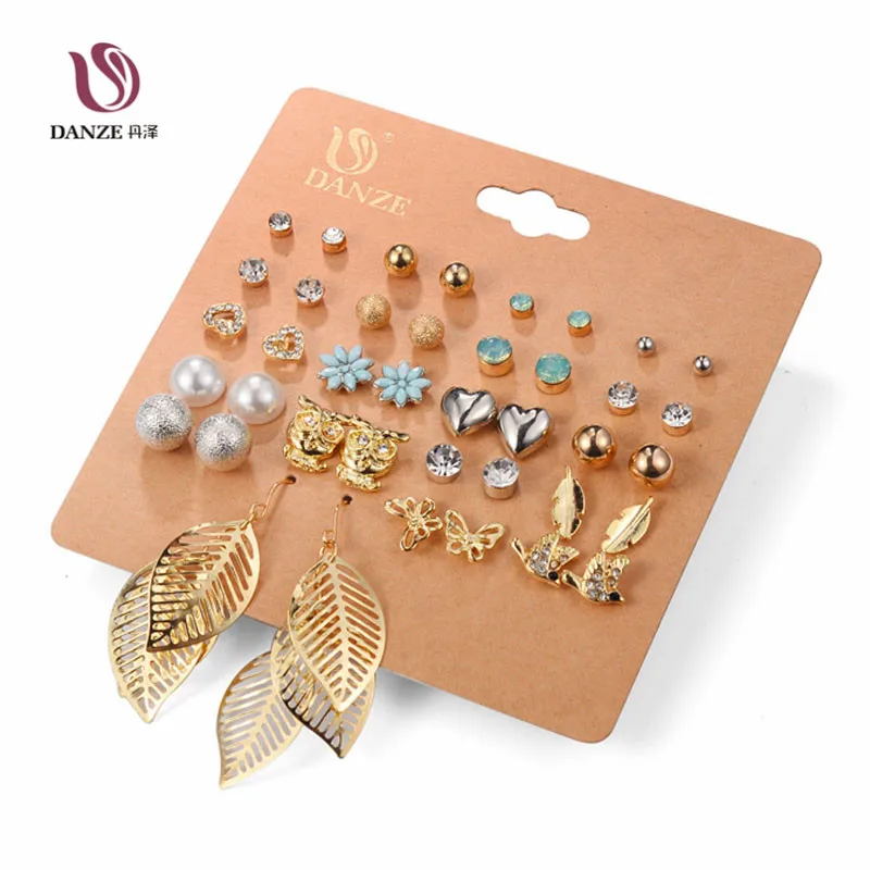 Earrings pack Two pairs of earrings - black, shiny studs and gold Pavé discs are included in our Luxe Stud Pack. Stock up on chic stud earrings at Stella & Dot/5(24).