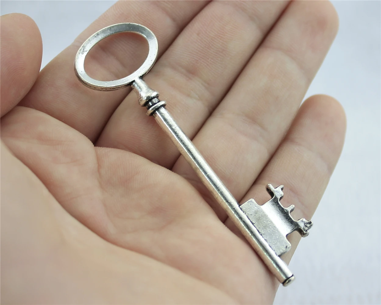 

WYSIWYG 2pcs 79mm 2 Colors Antique Silver Antique Bronze Decorative Key Charm Key Charms Men'S Key Charms For Jewelry Making