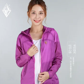 

Blackice F8851 Women Sun-Protective Light Outdoor Jacket Undetachable Hat with a Carrying Bag