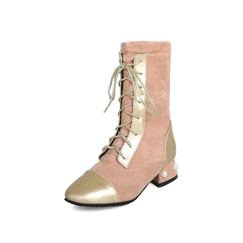 

British street snap in the winter of 2018 with 40-48 new pearl square with lace-up boots in 181026