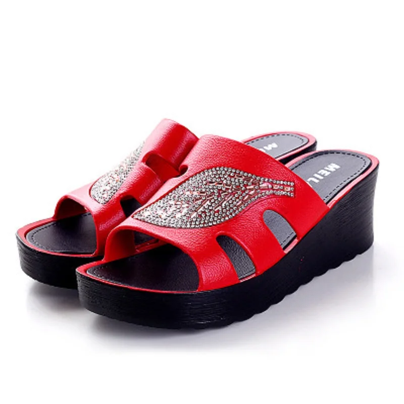 

2019 spring new Korean version of the wild fashion rhinestones flat-bottomed flat sandals and slippers