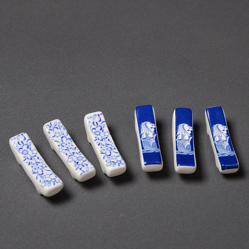 

Pure Hand-made Japanese Ceramic Chopsticks Stand Blue and White Porcelain Pattern Chopsticks Hold Table Furniture Crafts