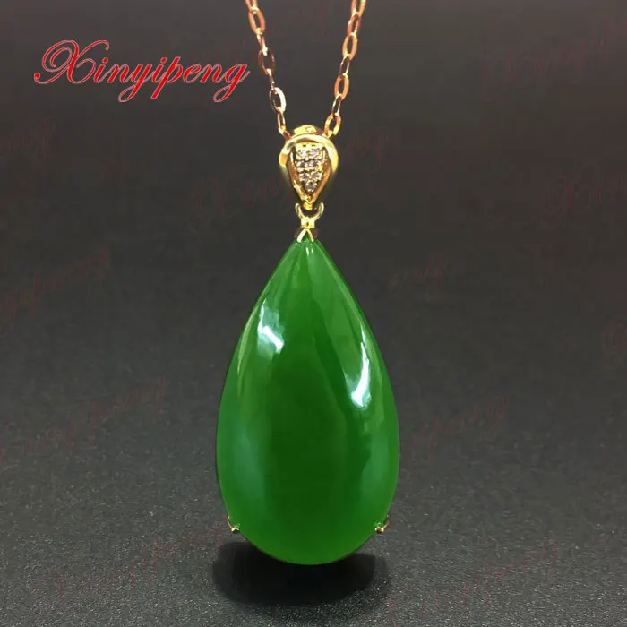 18 k yellow gold with 100 natural jade pendant Spinach is green