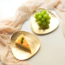 Ручной работы металлический стол для хранения тарелка Мода Треугольник латунь десерт ювелирных изделий стол для хранения лоток Органайзер Свадебные украшения