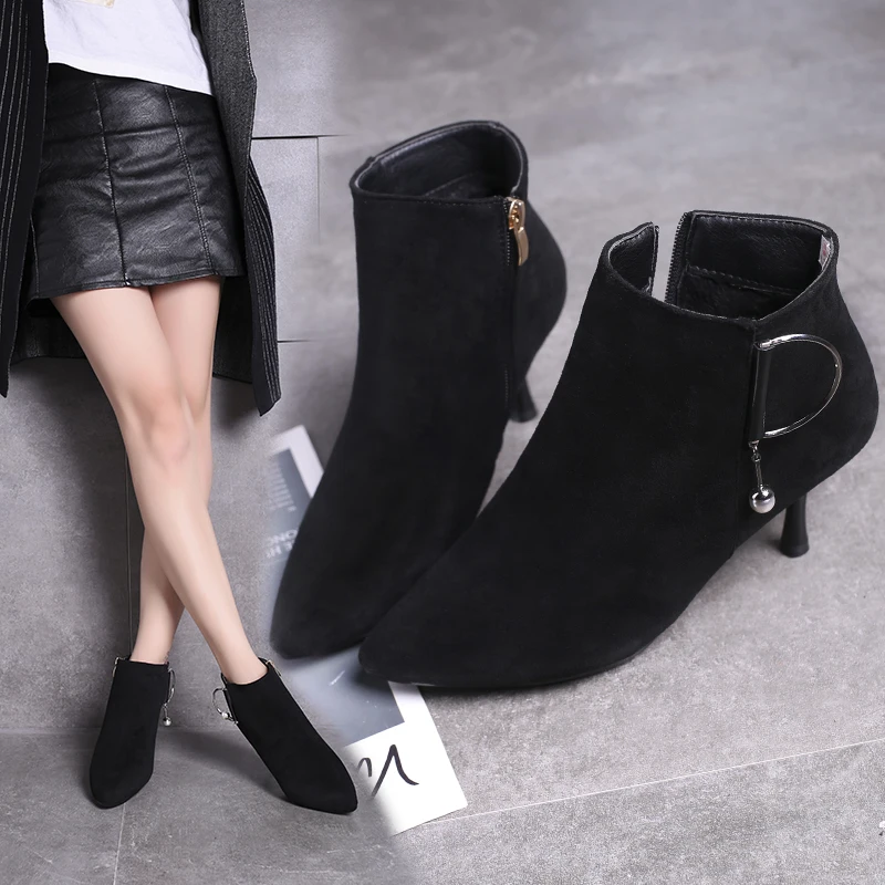 

2018 new stiletto heels pointed Martin boots wild fashion boots.