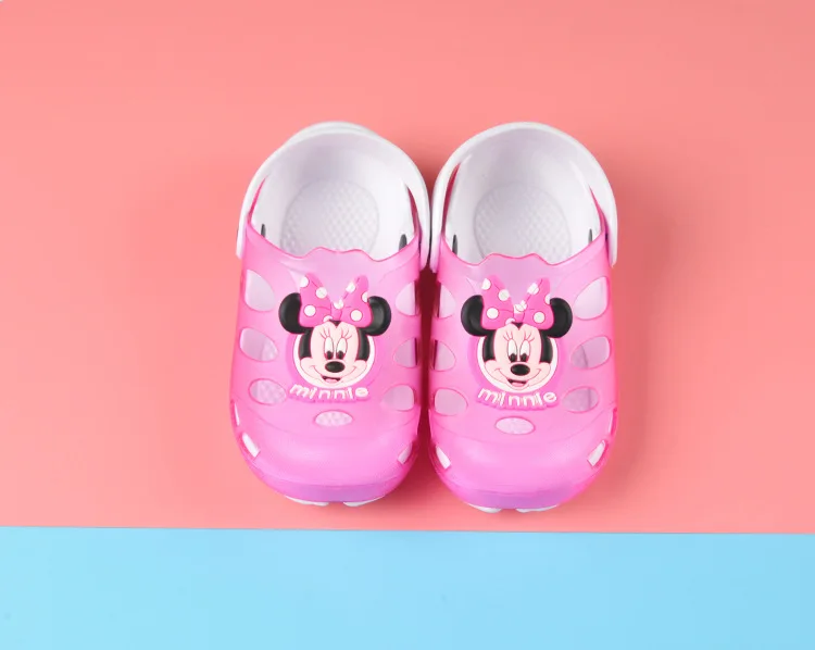 Г. новые стильные детские сандалии обувь унисекс милые тапочки с ремешком для девочек и мальчиков домашние открытые Chinela 3 цвета на выбор