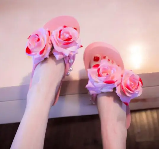 ХА-ХА ЦВЕТОВ новое лето Большой Розовый цветок швейные пляжная обувь клинья платформы прочный флип-флоп