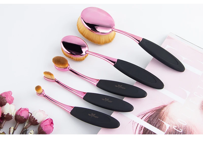 makeup brushes (1)