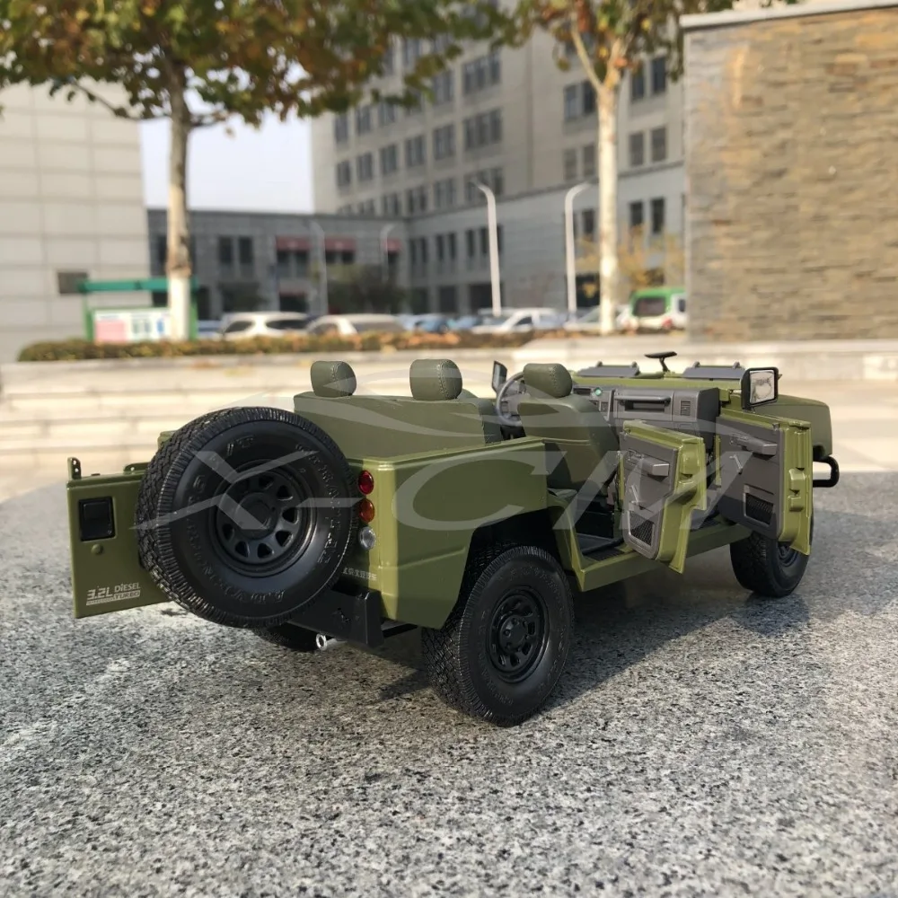 Модель литая автомобиля для 1:18 Beiqi Yongshi BAW 001 60 летний парадный автомобиль на