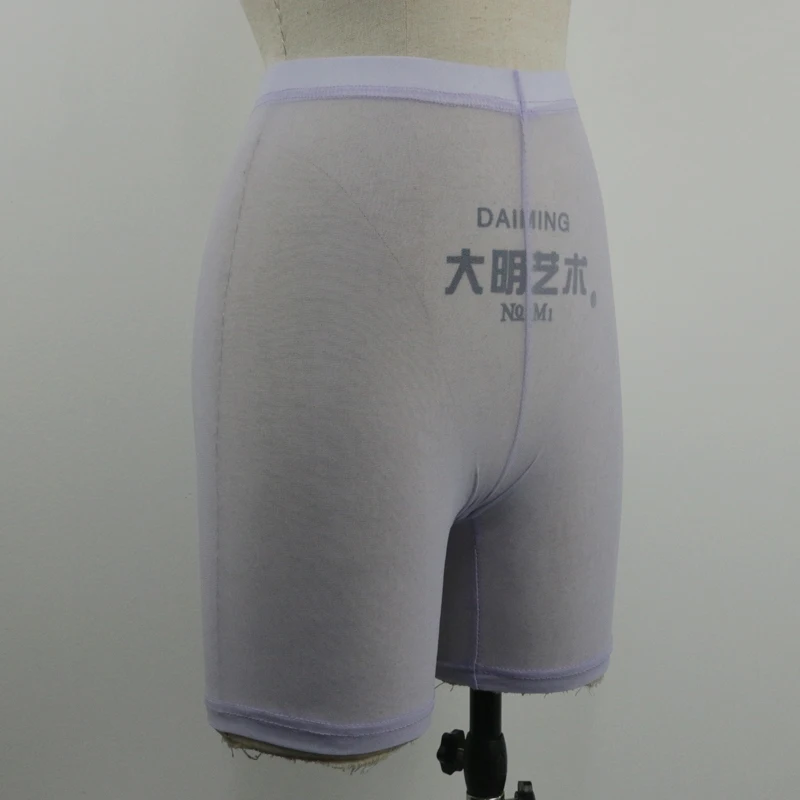 小短裤侧面