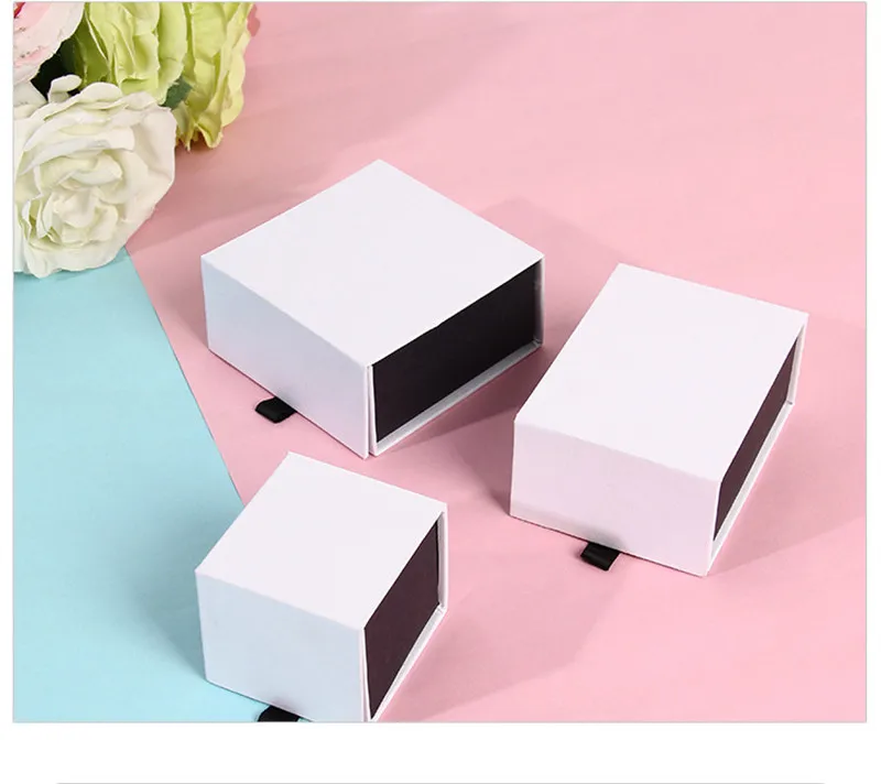 250 шт./лот белый подарок Бумага коробочка для ювелирных изделий, упаковочная коробка для кольца с магнитным изготовленный на заказ логотип из фольги