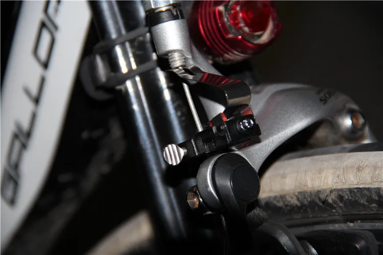 Discount Top quality Nano Bicycle Brake Lights LED Taillights Safety Warning Light Suitable For V Brake Disc Brake free shipping 4