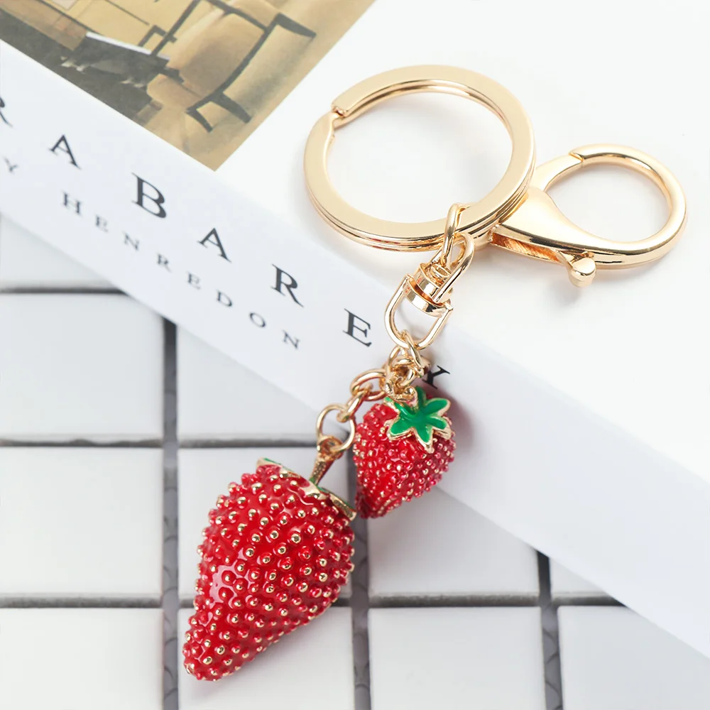 

1Pc Strawberry Metal Key Chain Fashion Rhinestone Key Ring Handbag Pendant Lover Gifts Portable Personalized Multifunctional