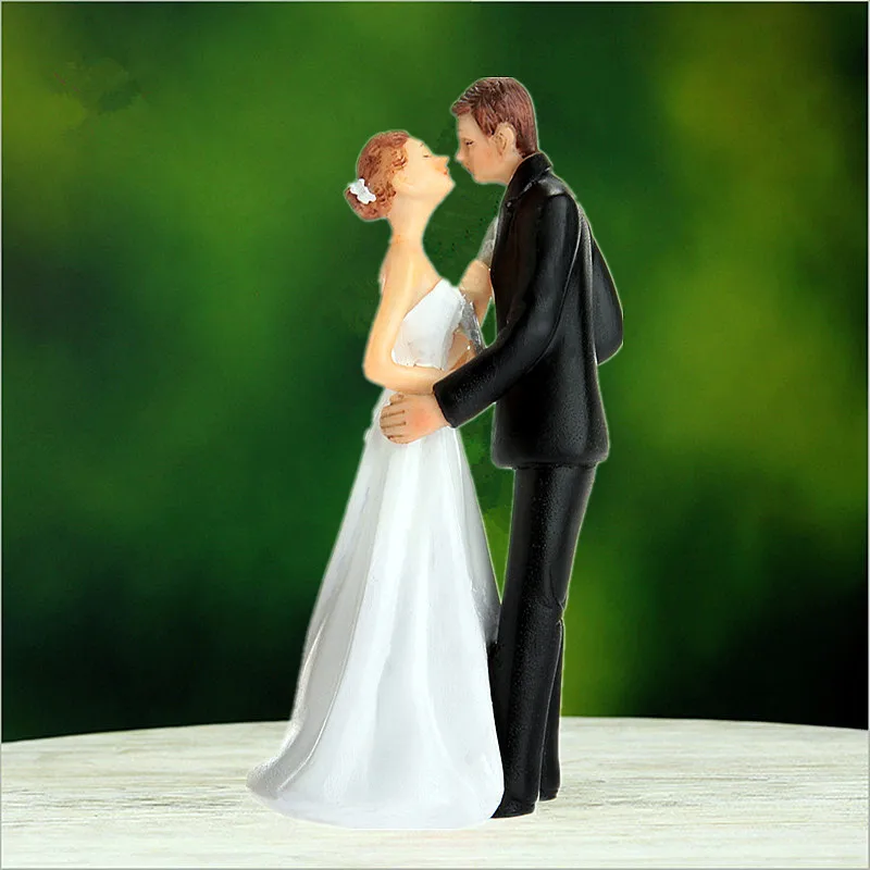 

Tie Couple Want to Kiss Bride and Groom Funny Wedding Cake Topper Figurines for Wedding Decoration Cake Accessory free shipping