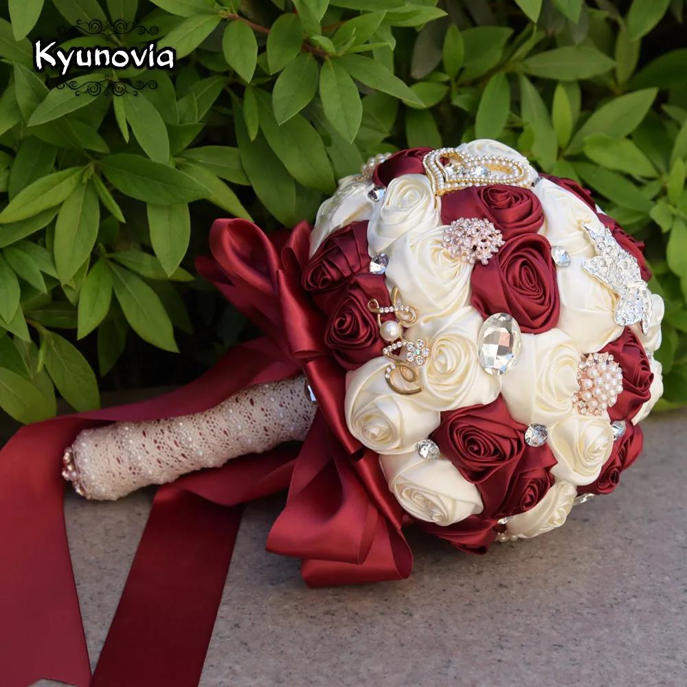 2443 35 De Réductionkyunovia Mariée Mariage Fleurs Satin Roses Mariée Bouquets Amour Broche Bouquet Cristaux Artificielle Rose Mariage Bouquet